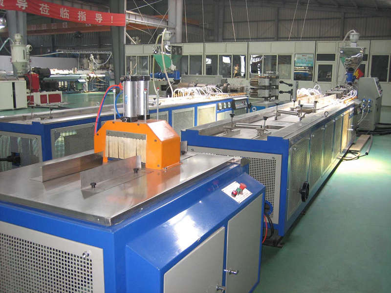 Introduzione alle attrezzature per la produzione di plastica e legno