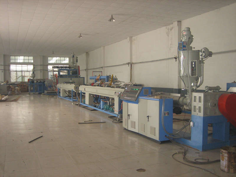 L'attrezzatura di produzione dell'azienda si sta avviando