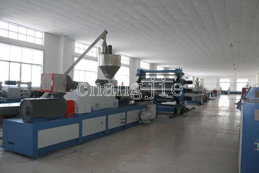 Il processo di produzione della linea di produzione di produzione di pavimenti in legno di Qingdao LongChangjie Machinery