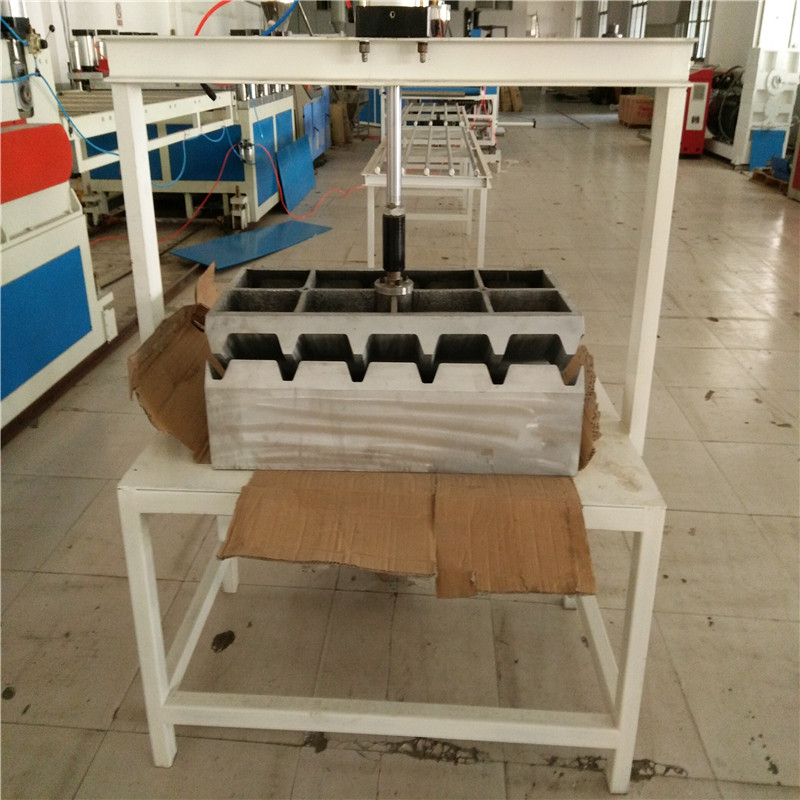 Linea di produzione di coperture ondulate in PVC a 3 strati