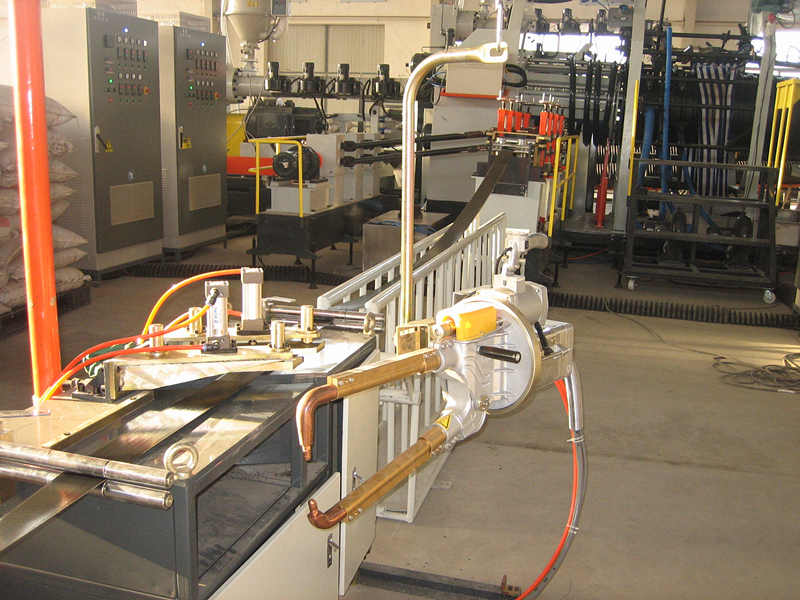 Doppia linea di produzione di tubi di avvolgimento composito a parete piatto