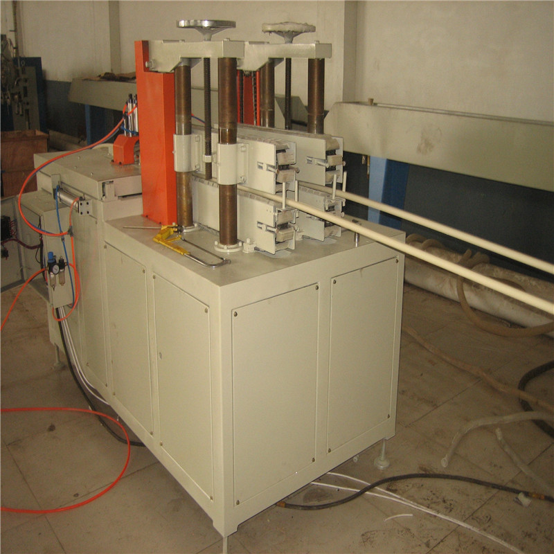 Linea di produzione di tubi filettati in PVC